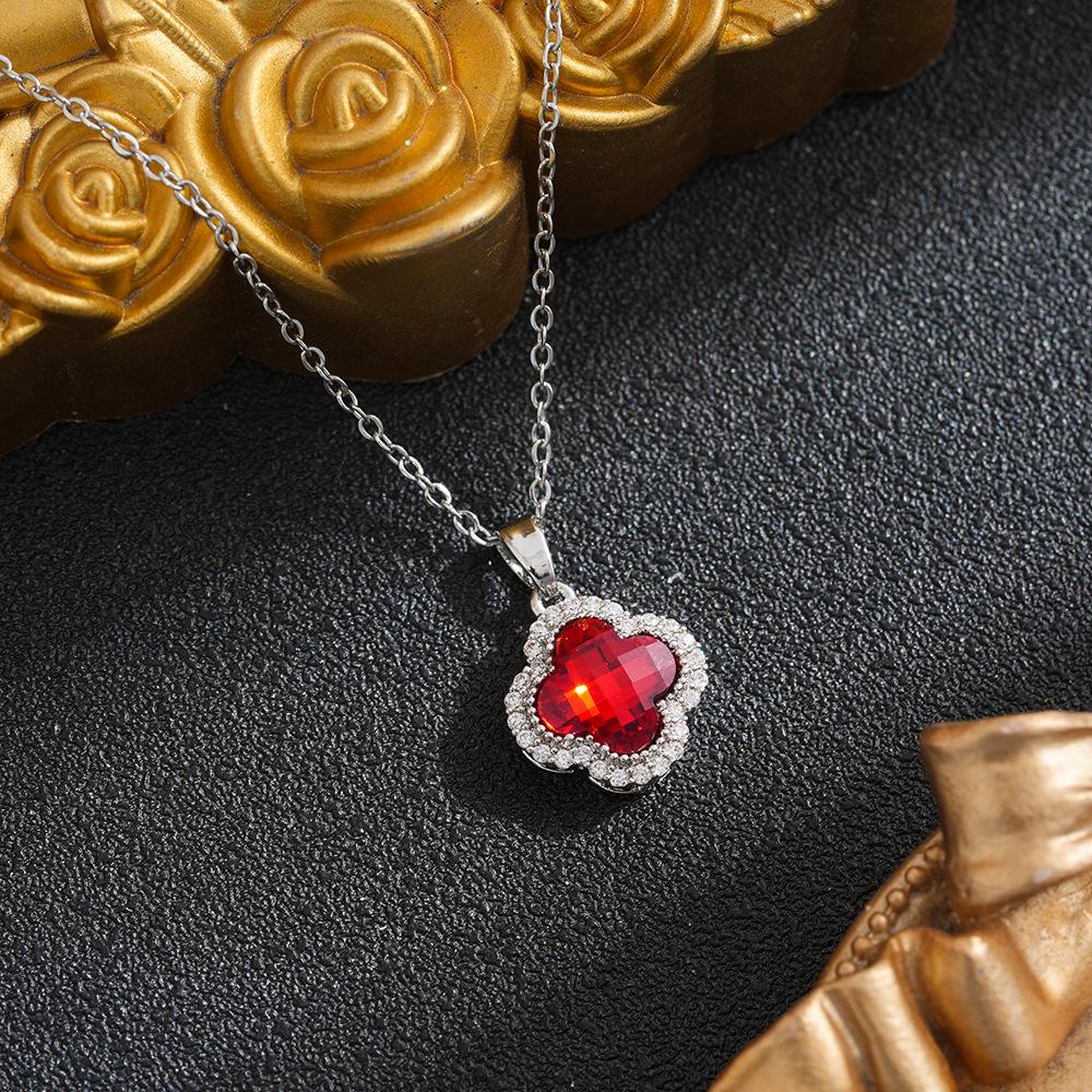 Korean-Style Four-Leaf Jade Pendant Titanium Steel Necklace for Women – Fashionable and Versatile Accessories