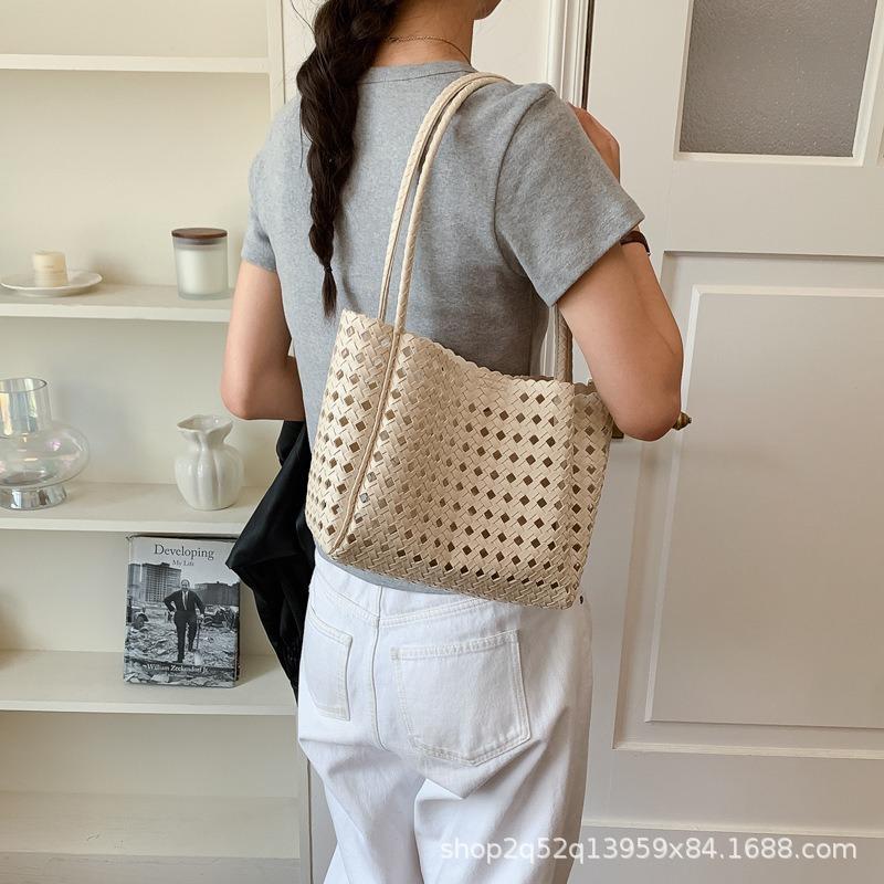 Retro portable woven hollow tote bag women's summer new simple large-capacity shoulder armpit bag