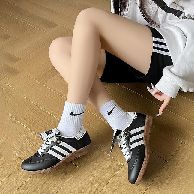

2025 summer retro round head leather German training shoes women s board shoes spring versatile color matching casual Forrest Gump sports shoes 35