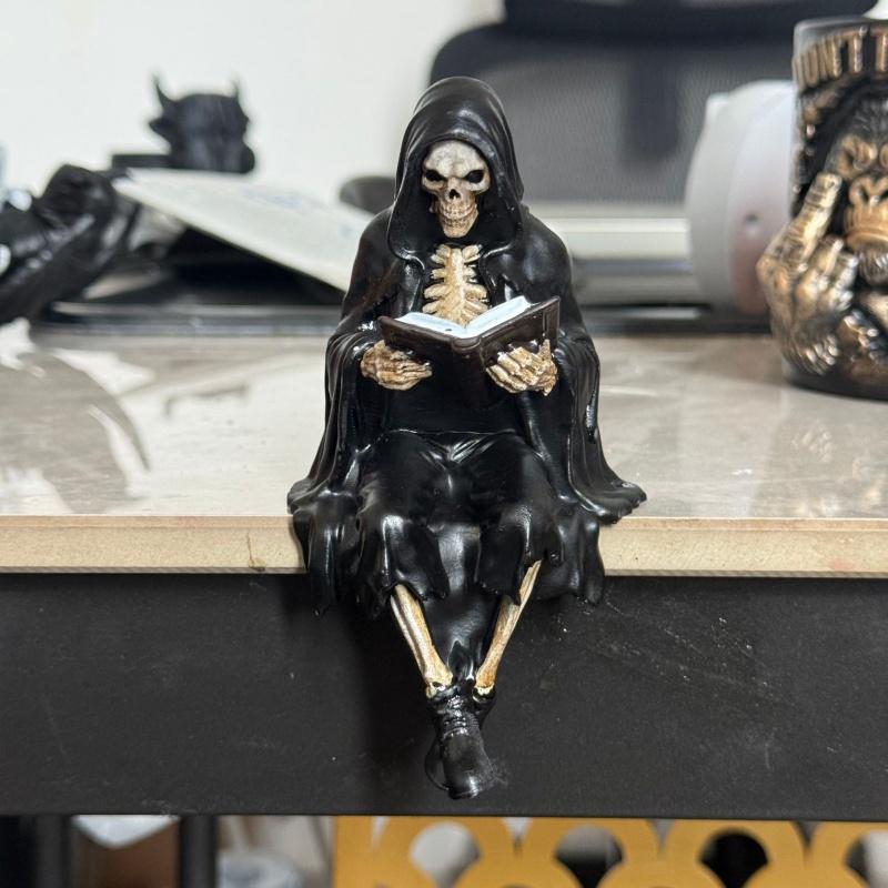 Resin Skeleton Firefighter Shelf Sitter Halloween Skull Fireman Figurine In Sitting Pose Creative Desk Bookshelf Decor Ornament