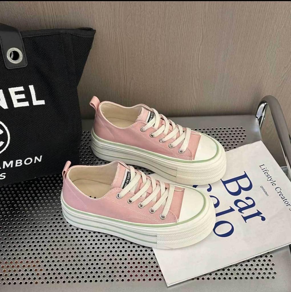 Muffin-Plateau weiße Schuhe Damen 2025 neue Mode vielseitig kleine Höhenerhöhung lässige Sport-Canvas-Schuhe