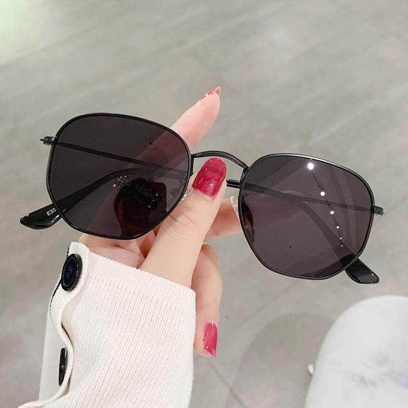 Retro Square Sunglasses for Men/Women Fashion Small Frame Polygon Sun Glasses Vintage Metal Outdoor Driving Eyewear