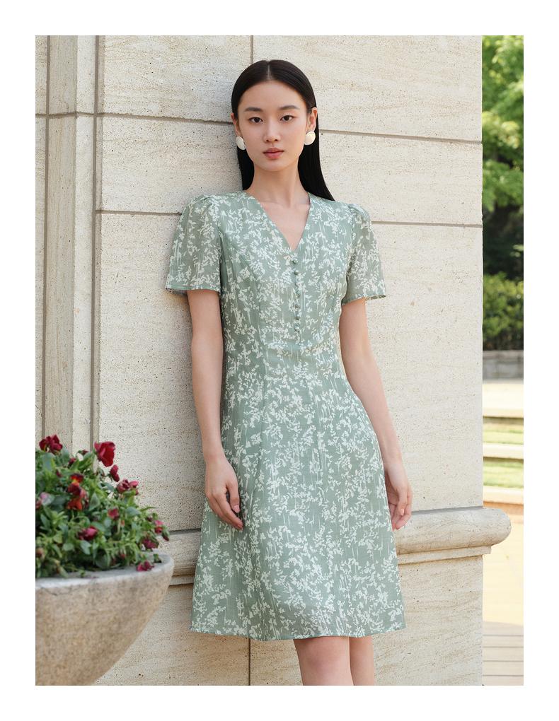 Jiuzi Anna Kou Romantic and Elegant Floral Micro Wrinkle Texture V-neck Waist Dress for Women 2024 Summer New Style