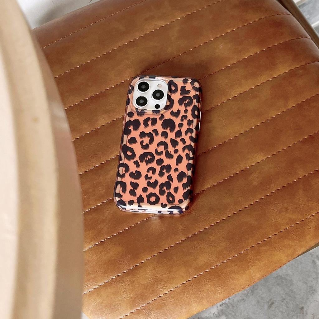 Retro Leopard Print iPhone 17 Pro Max & 16 Two-in-One Case - Full Coverage Protection for Autumn and Winter.