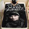 1 Stück Tom Kaulitz Print Flanelldecke, Hohe Qualität, Bequem für alle Jahreszeiten, Heimdekoration, Wärme und Komfort, Perfekt für Weihnachtsgeschenke