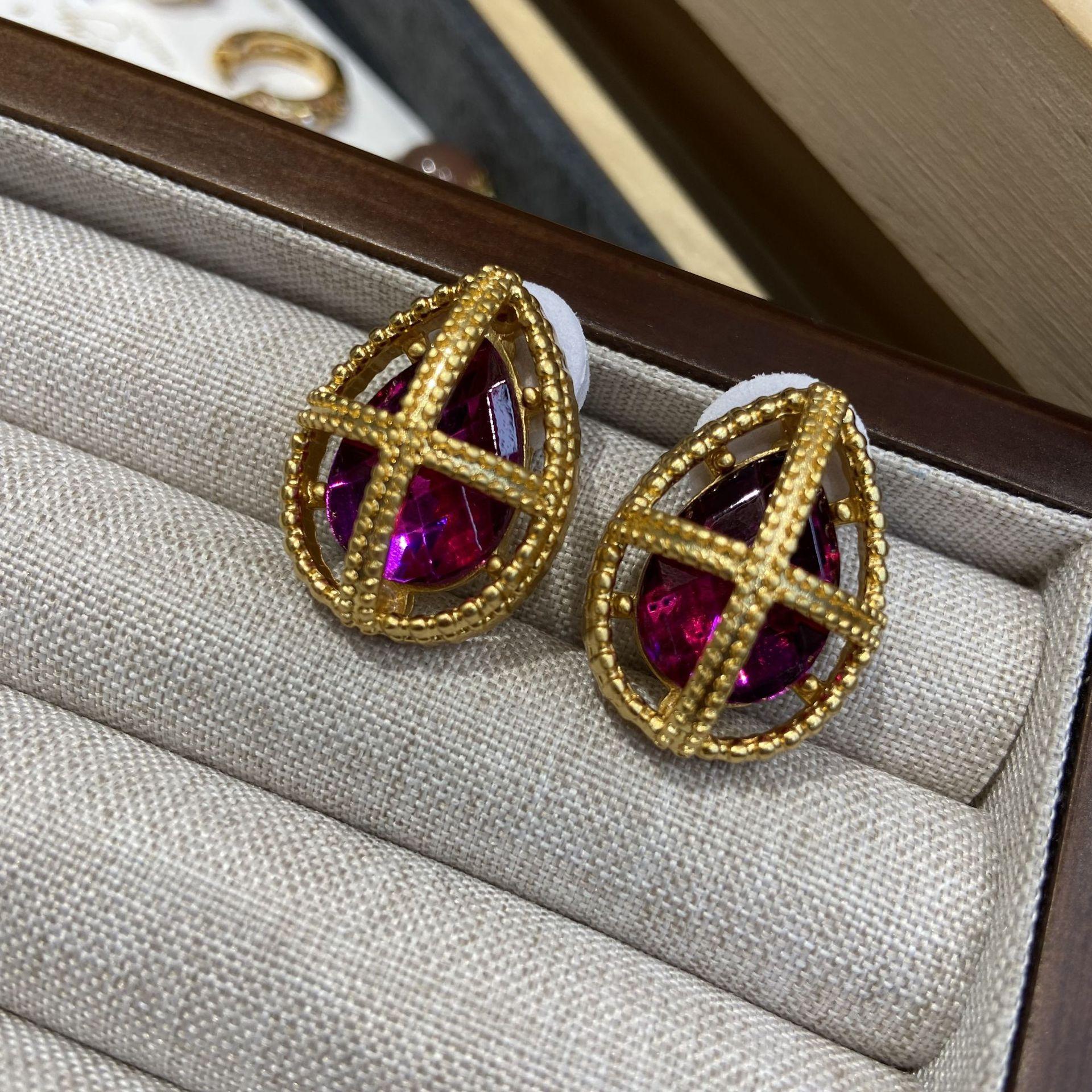 

Средневековый винтажный комплект из ожерелья, браслета, сережек-гвоздиков, покрытого медью 18 карат из настоящего золота цвета голубиного яйца с драгоценными камнями в стиле ретро