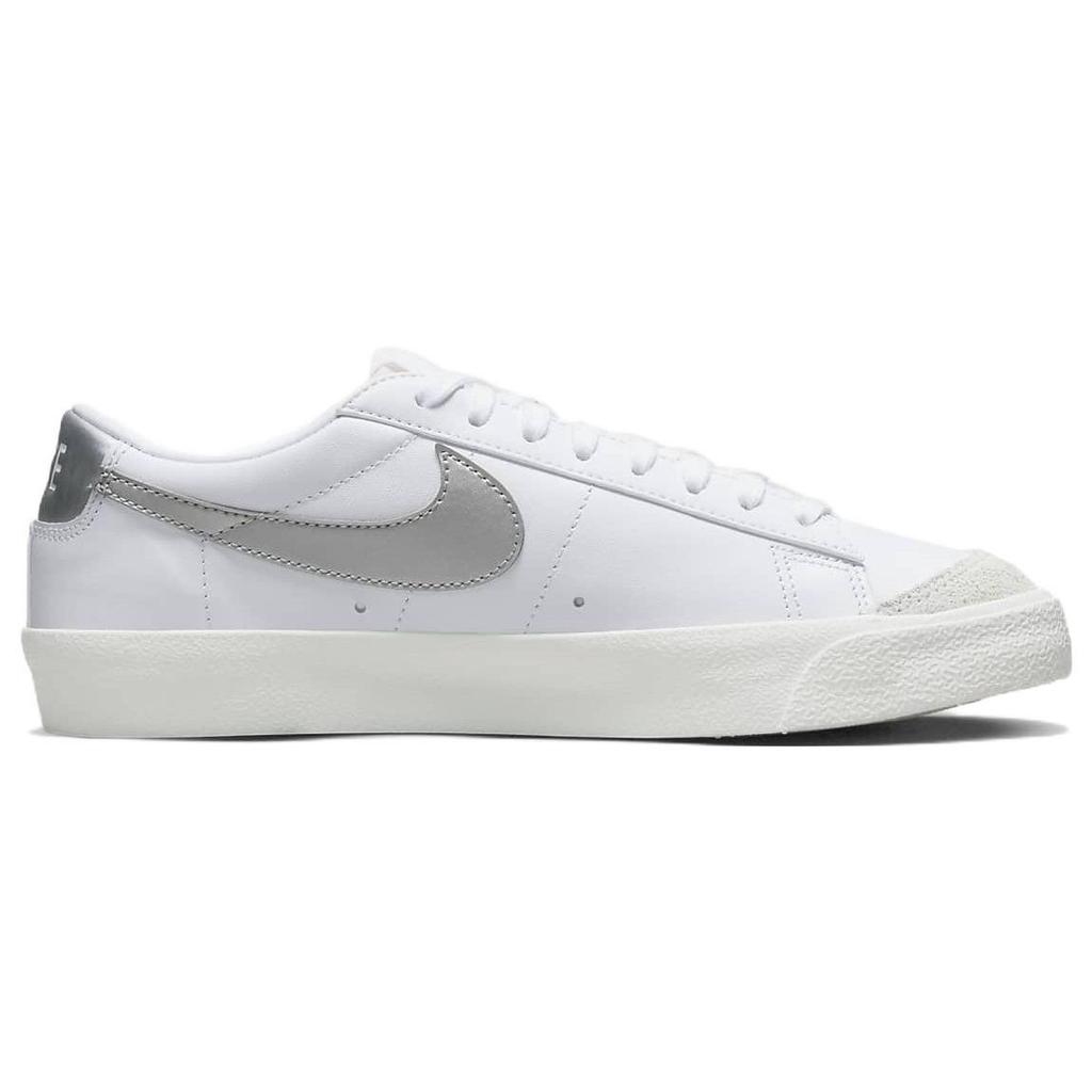 Nike Damen Blazer Low '77 Weiß Metallisches Silber DC4769-113