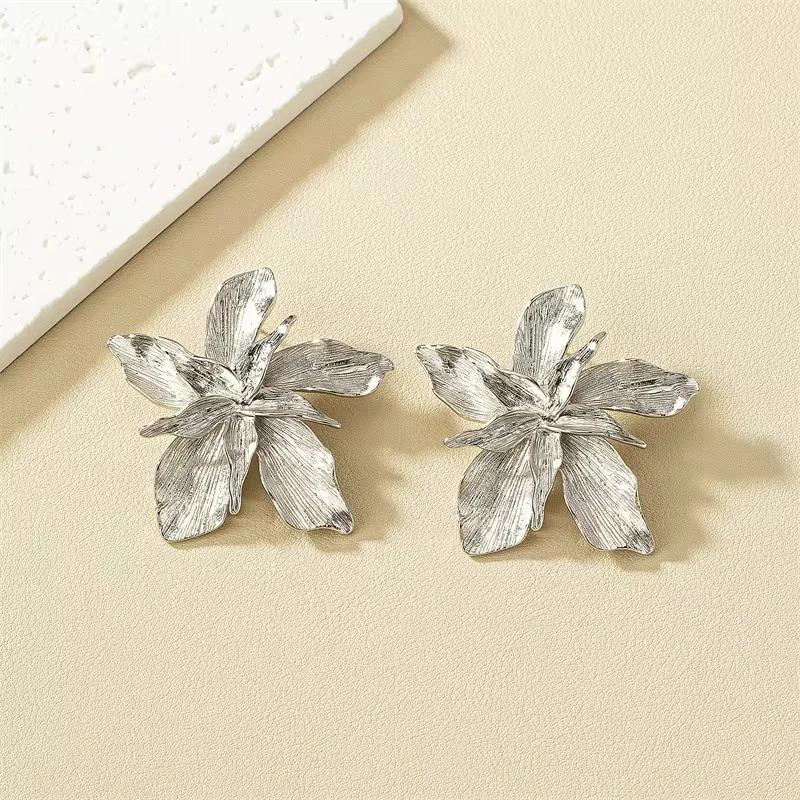 New Fashion Metal Flower Big Hoop Earrings for Women Trendy Large Statement Jewelry Gift