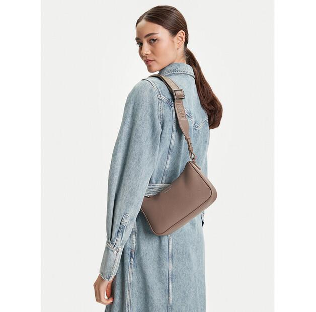 Сумка Emporio Armani EW000539 AF12036 M1057 One Size 20900₽