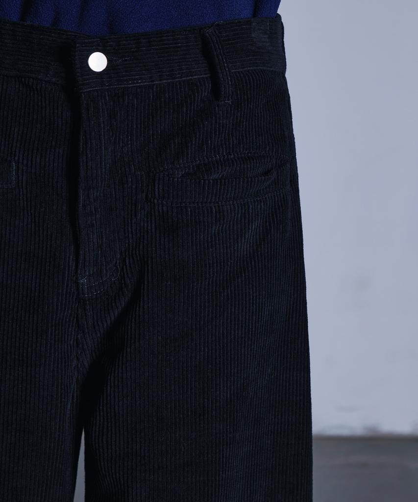 Seukeulaeteulpigsel Corduroy Front Pocket Curved Pants [Black]