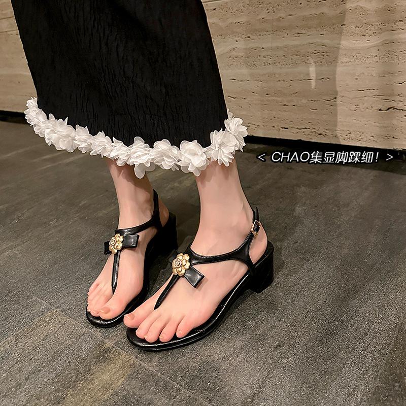 Su Yinyin Has Two Heels of the Same Style~ Lambskin Camellia Rhinestone Bow Toe Sandals Women's Thick Heels