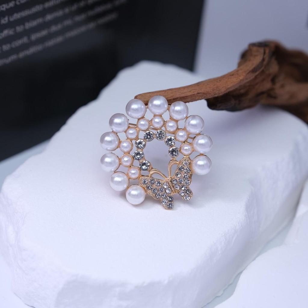 Elegant Butterfly Brooch: Stylish Anti-exposure Pin & Versatile Corsage for Women