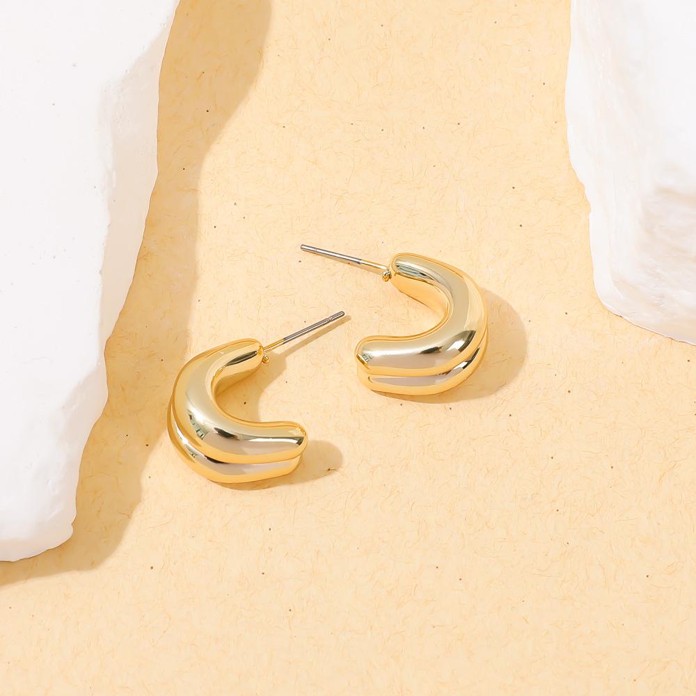 Retro Doudou C-shaped stud earrings French texture sense personalized fashion versatile light luxury sense wide face ear jewelry women