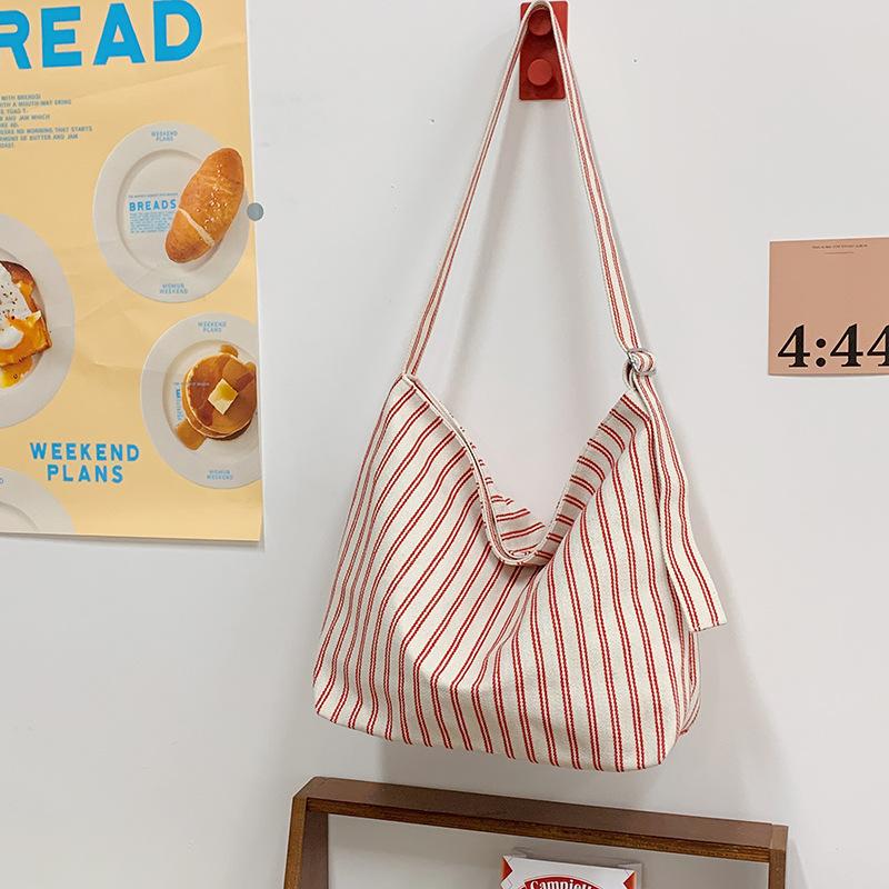 Spring Large-capacity Niche Design Casual Simple Lazy Fashion Tote Bag Commuting Personality Foreign Style Shoulder Bag