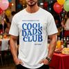 Kräftige blaue Schrift Stolzes Mitglied des Cool Dads Club Aufdruck Baumwoll-T-Shirt Vatertagsgeschenk für Papa Papa Lässige Tägliche Streetwear