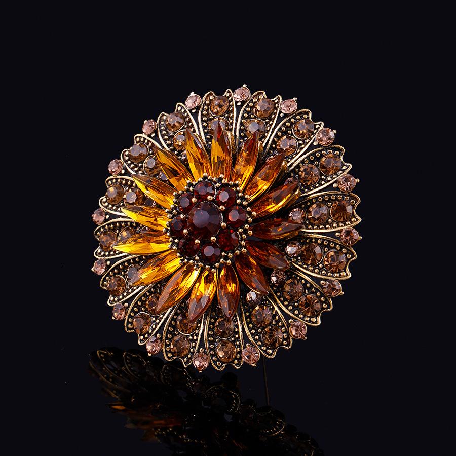 Elegant Sunflower Brooch, High-end Women's Luxurious Style, Diamond-encrusted Brooch Design Sense