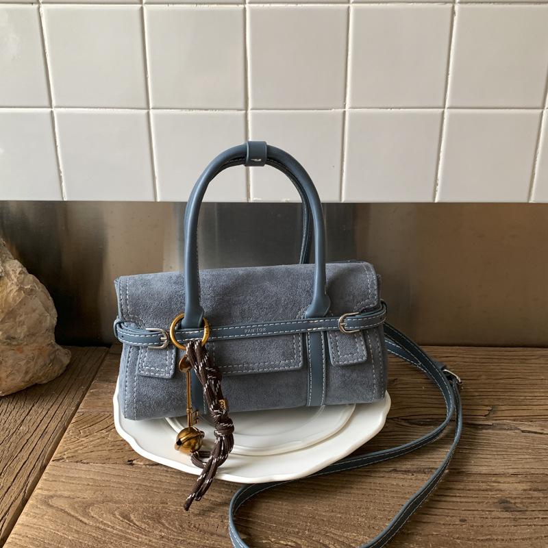 

Niche texture portable small bag women s 2025 autumn new leopard print small square bag fashionable and simple shoulder messenger bag синий