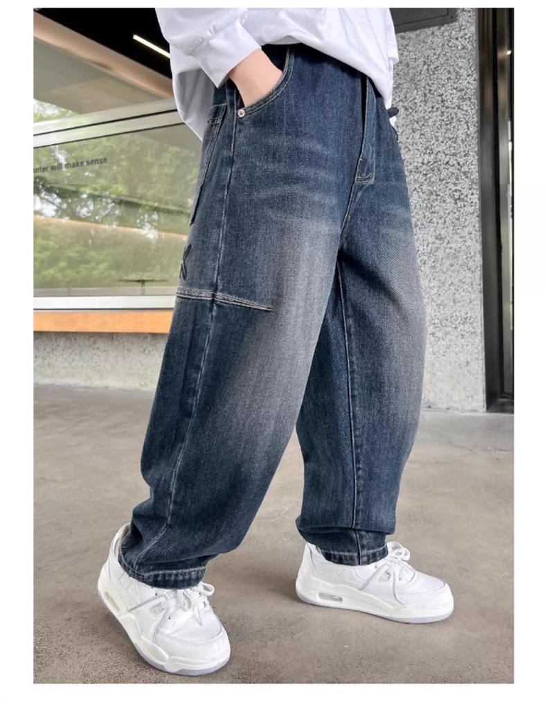 Jungen Samtjeans mit weitem Bein - Trendige lockere Passform für Herbst/Winter 2025