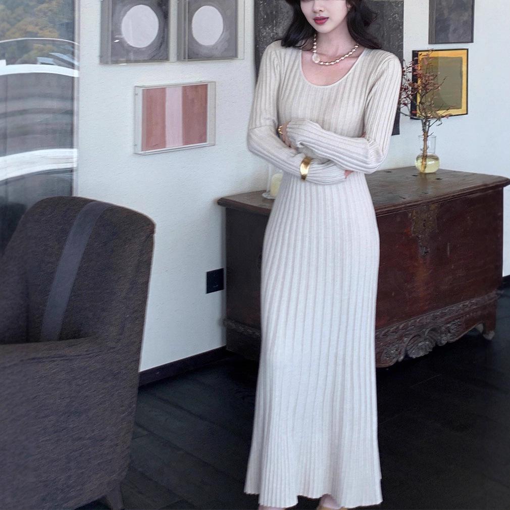 Pletené šaty slim střihu ve stylu Hepburn: Elegantní vysoký pas, dlouhý rukáv, kulatý výstřih, pro podzim/zimu