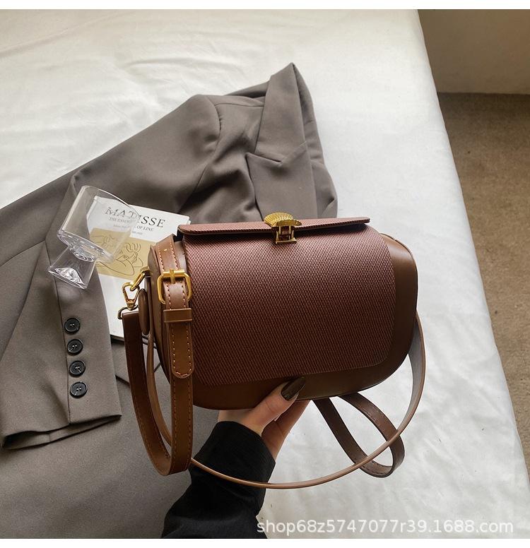 Internet celebrity box women's bag 2025 new Korean version small square bag niche design underarm contrasting color portable underarm bag