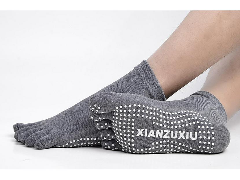 

Unisex Non-Slip Five-Finger Yoga & Fitness Socks - Breathable & Dotted One Size