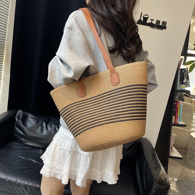Handwoven Bag Large Capacity Straw Handbag Women's Casual Fashion Versatile Shoulder Bag Vegetable Basket Bag