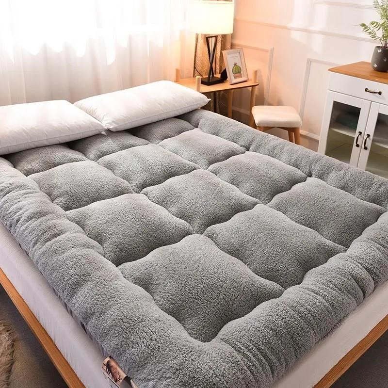 Soft Lamb Cashmere Tatami Mattress - Foldable Single/Double Bedding Topper, Thick Warm Mat with Straps for Bedroom