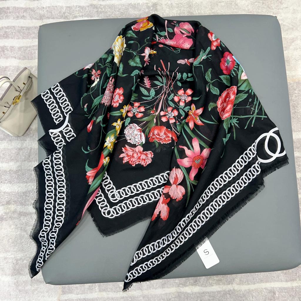 2025 spring and summer new beard removal large square scarf fashion printing decoration warm shawl travel photo show temperament scarf