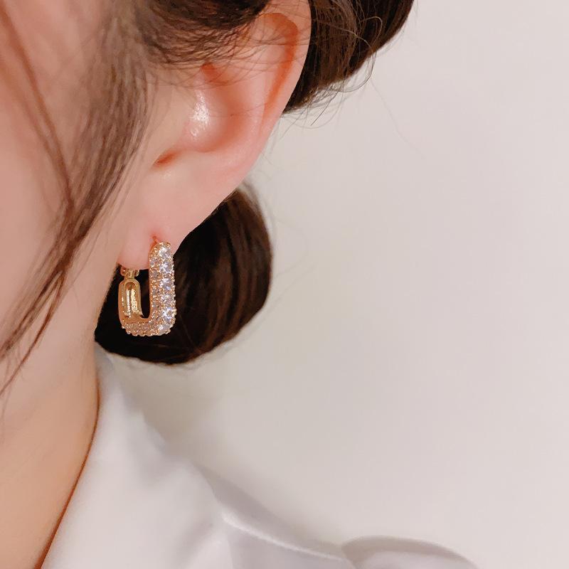 Sweet and Light Luxury Square Buckle Earrings for Women Cold Style High-end French Versatile Diamond Earrings