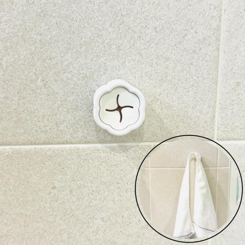 

Attachable towel one-touch hanger