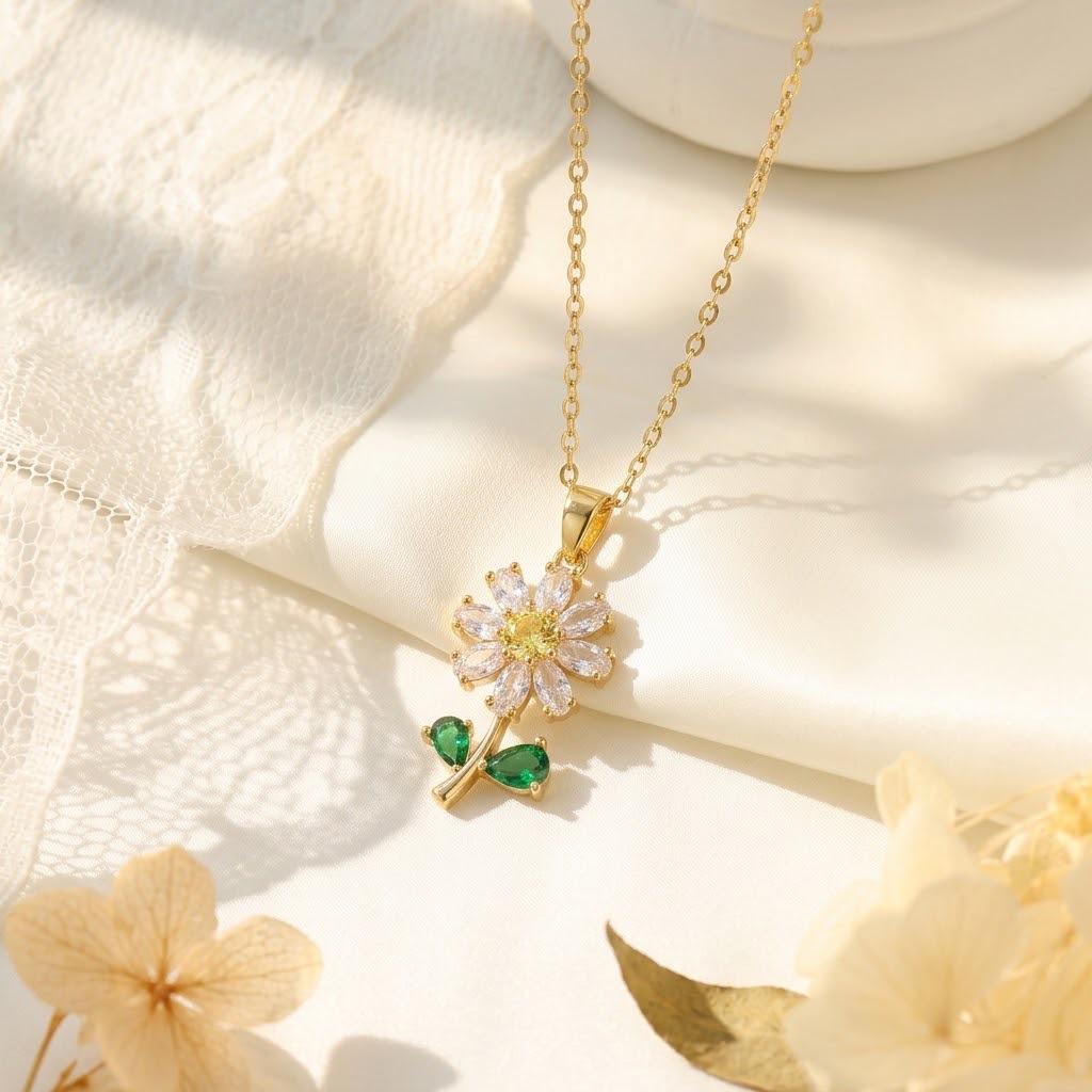 Titanium Steel Four-Leaf Clover Pendant Necklace - Luxurious Women's Clavicle Chain Accessory