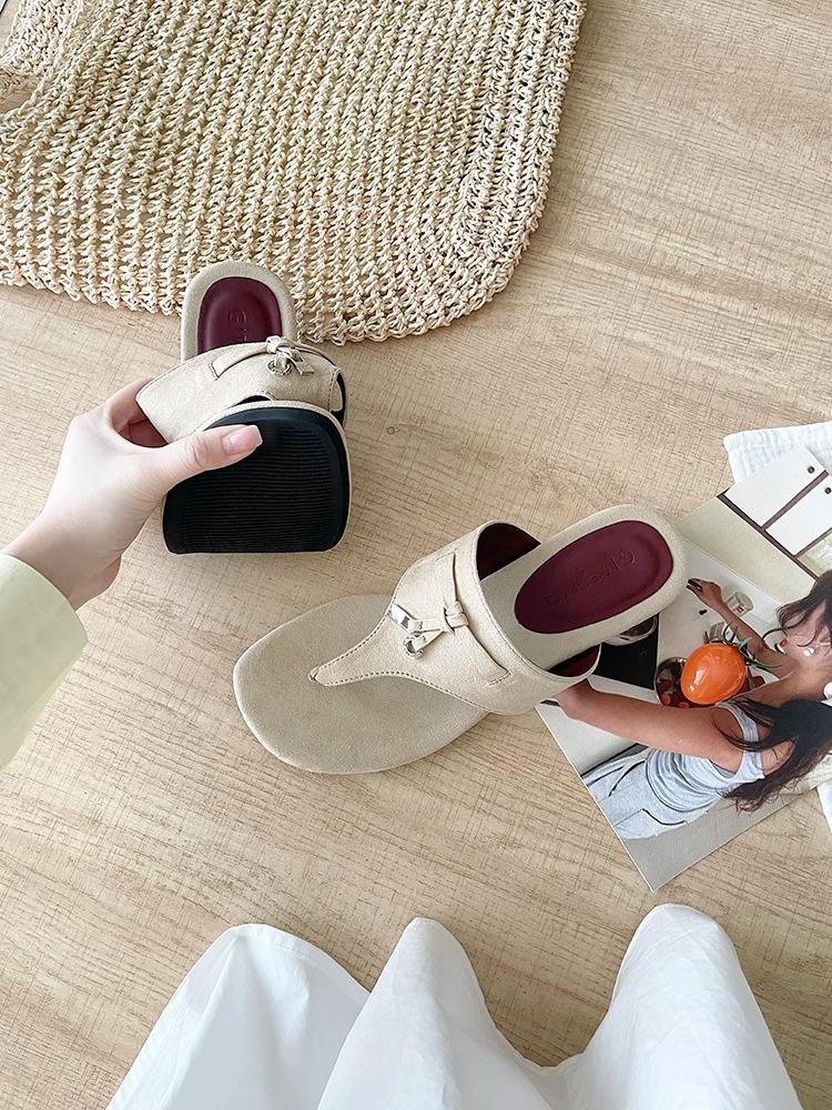 

French toe flat bottom flip-flops women s outer wear 2025 new fashion small fragrant style fringed foot cold slippers 35 абрикосовый