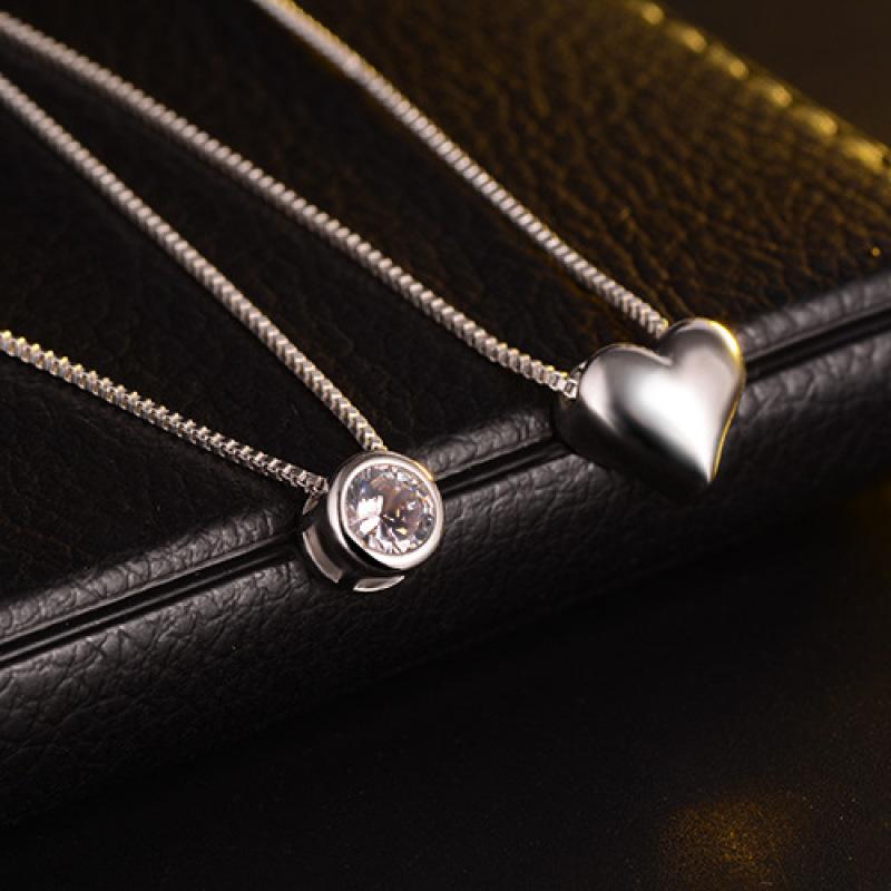 Heart Shaped Double Layer Necklace for Women with One Heart and One Diamond Temperament Item Versatile Accessories Short Collarbone Chain