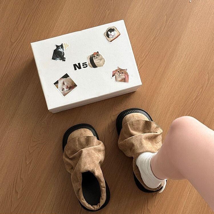 Fasjonable Personlige f Tøfler for Kvinner Tykk Hæl Øker Høyden Liten Størrelse Tøfler Utendørs Bruk Vår Ny Ankomst