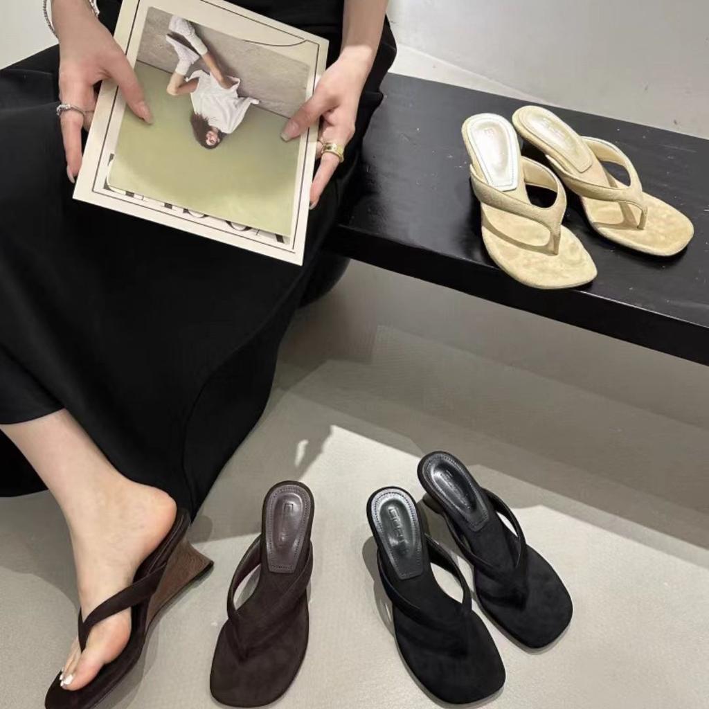 In the Summer of 2025, the New Round-headed Toe Slope High-heeled Leopard Print Lazy Half-drag Wears Open-toed Women's Cool Slippers.