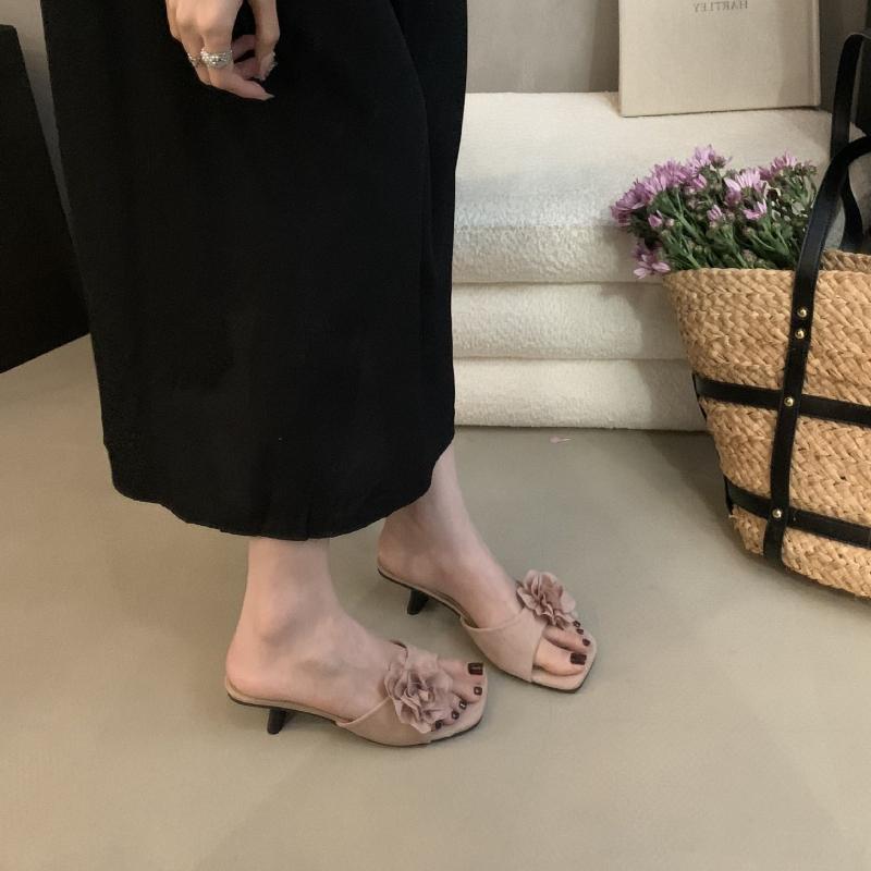 Fashion Elegant Flower Decoration Low Heel Slippers Women Fashion Square Toe Strange Style Design Slide Sandals Sexy Open Toe Beach Shoe