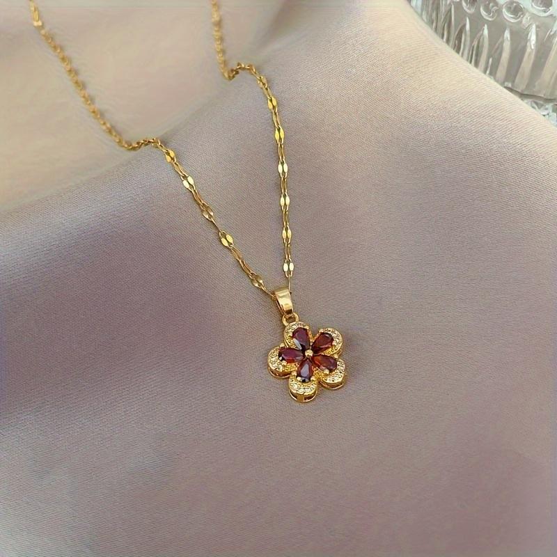A Stylish Necklace Featuring a Five-Petal Flower Design Made of Stainless Steel, Available in a Vibrant Red Color, Suitable for Both Men And Women