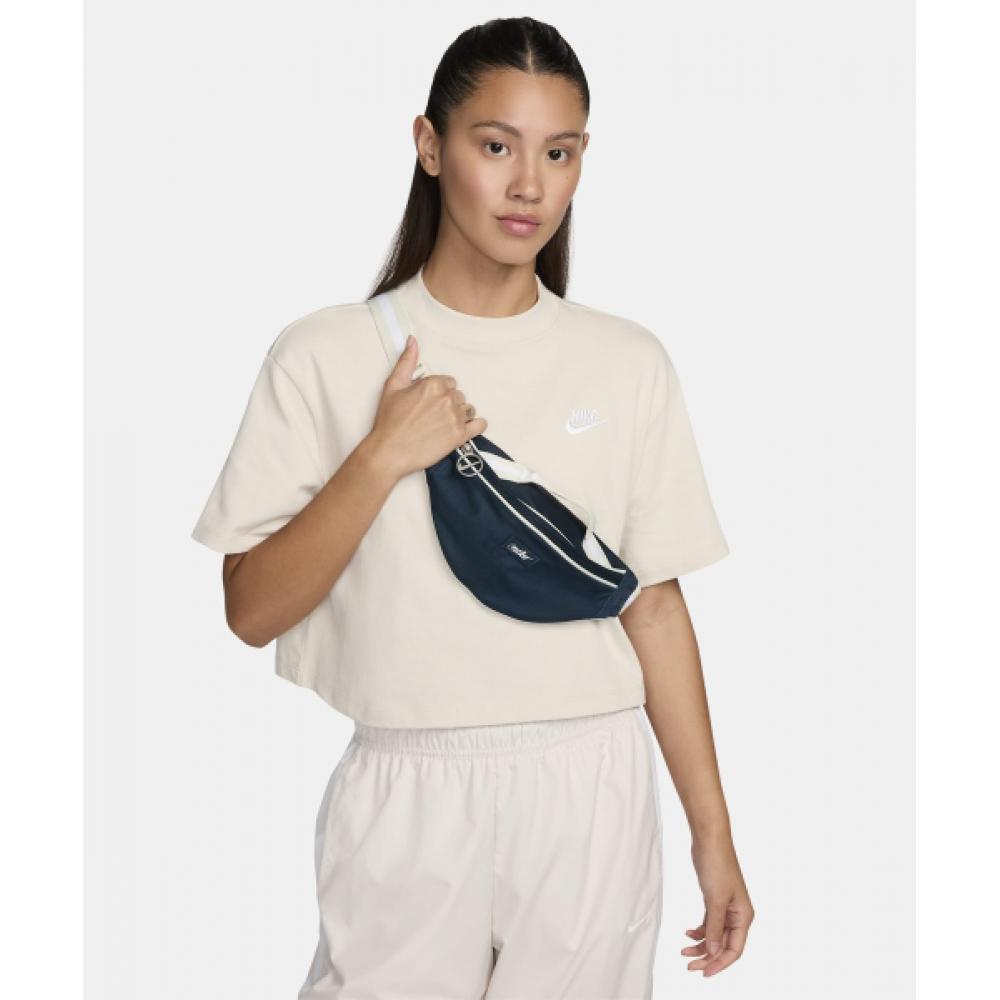 

Nike Сумка-кошелек Heritage Retro Fanny Pack, маленькая, 1 л, Armory Navy, цвет «морское стекло», белая DR6266 478