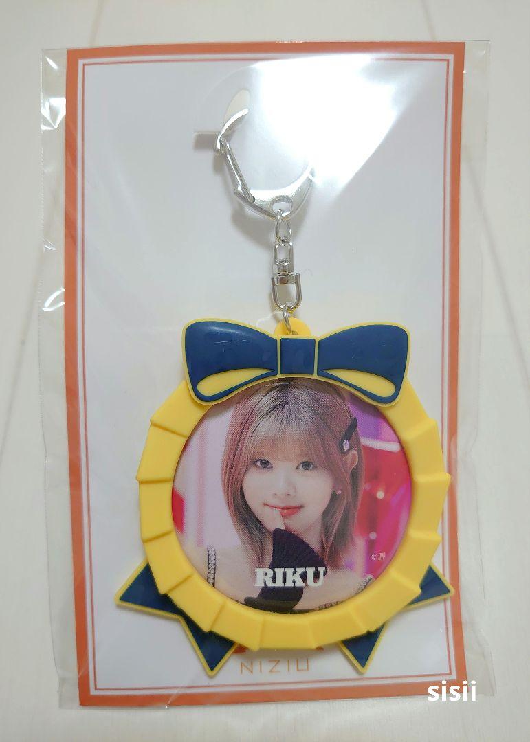 

[USED] NiziU 3rd Anniversary Cased Badge Request