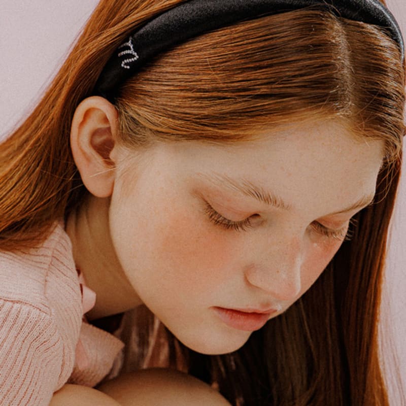 Mellotory Slim Stone Satin Hairband (black)