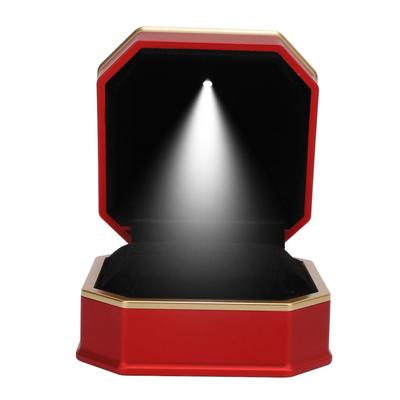 Коробка для каблучки зі світлодіодним підсвічуванням, розкішний флокований інтер'єр, подарункова коробка для демонстрації ювелірних виробів для пропозиції