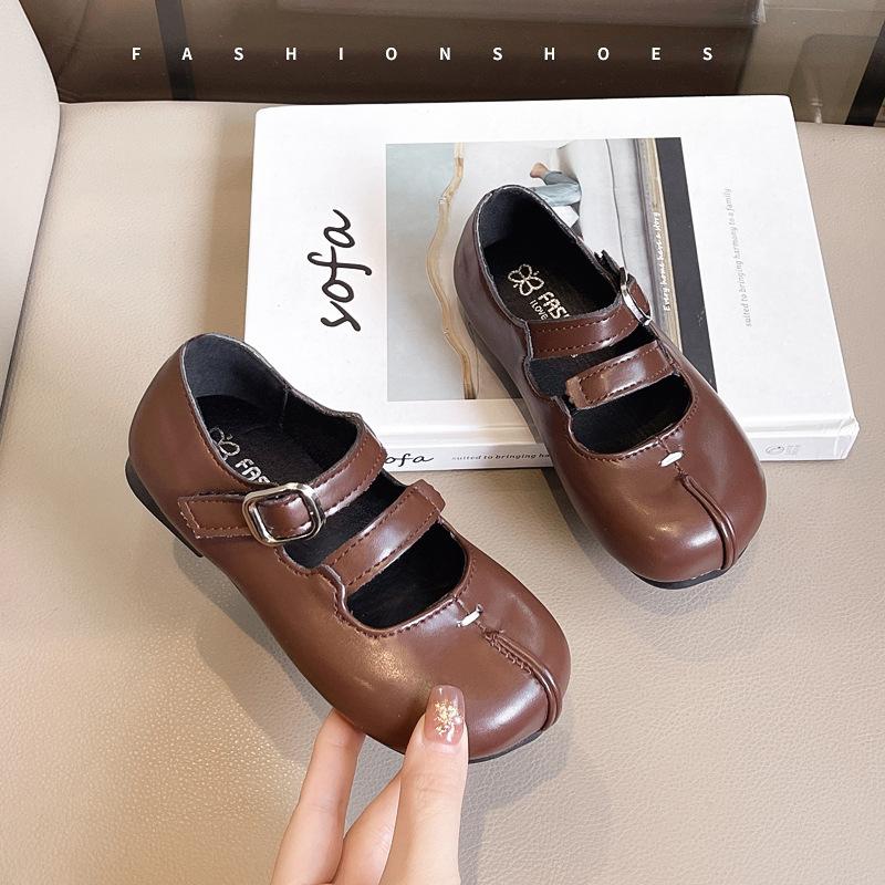 

Girls leather shoes spring and autumn princess shoes children s Mary Jane shoes autumn and winter brown little girl British style shoes female tr 30 темно-коричневого