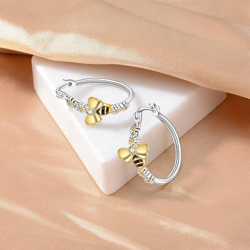 New bee earrings for women, cute and delicate zircon jewelry, small and fresh pastoral style