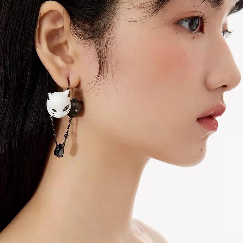 BELLA BOX Light Luxury Niche Cute Cat Unique Enamel Earrings Asymmetrical Personality Earrings Retro Green Eye Cat Studs