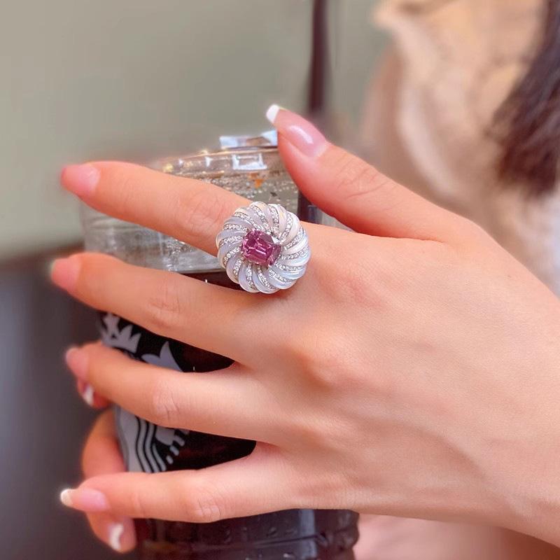 Wosikate Vintage Luxury Square Pink Zirconia Spiral Ring For Women High -Sense Elegant Fashion Jewellery Party Gifts Finger Ring