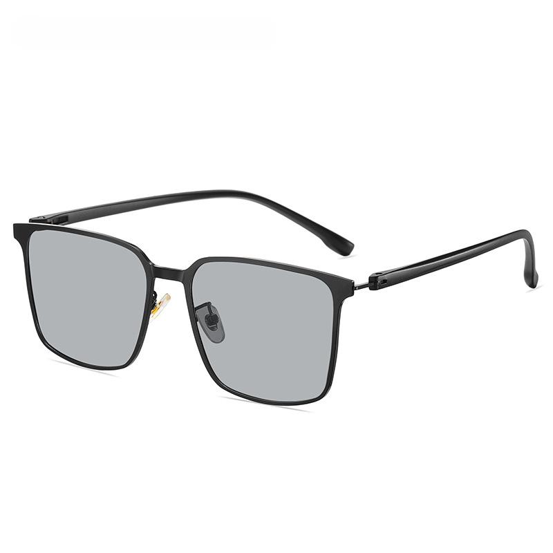 Ultra-lightweight Stainless Sunglasses Men High Quality Metal Square Shape Male Sun Eyeglasses Fashion Summer Driving Sunglasses UV400