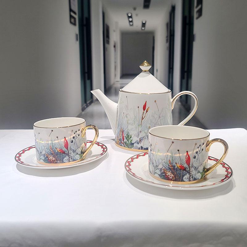 Nordic Court Style Bell Tower Modeling Oil Painting Flower Gilt Bone China Tea Set Kettle Coffee Cup Set Gift Box белый