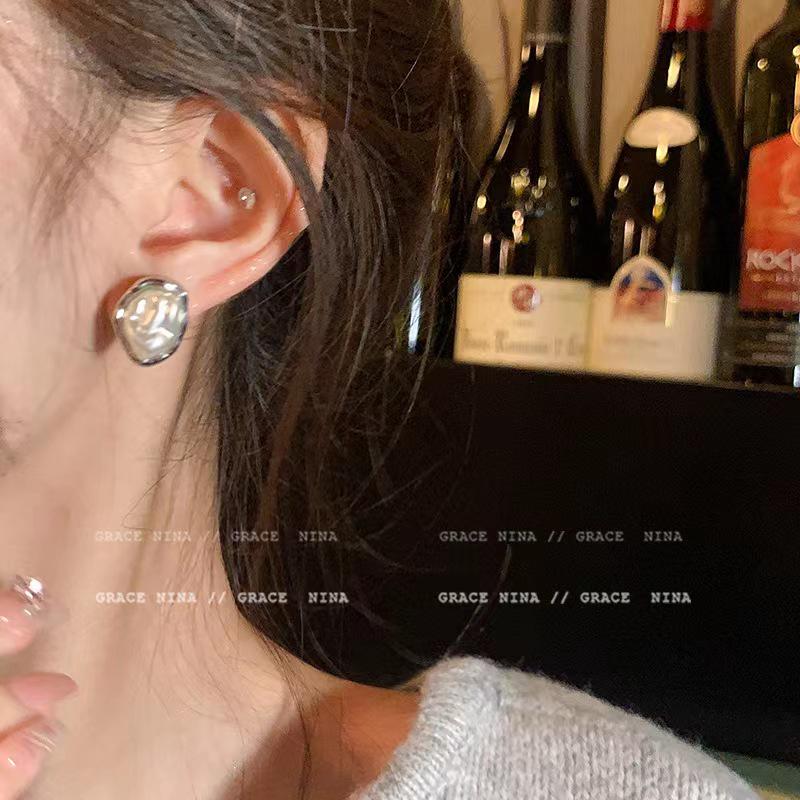 S925 Silver Needle Pearl Flower Stud Earrings - High-End Retro Jewelry for Autumn/Winter