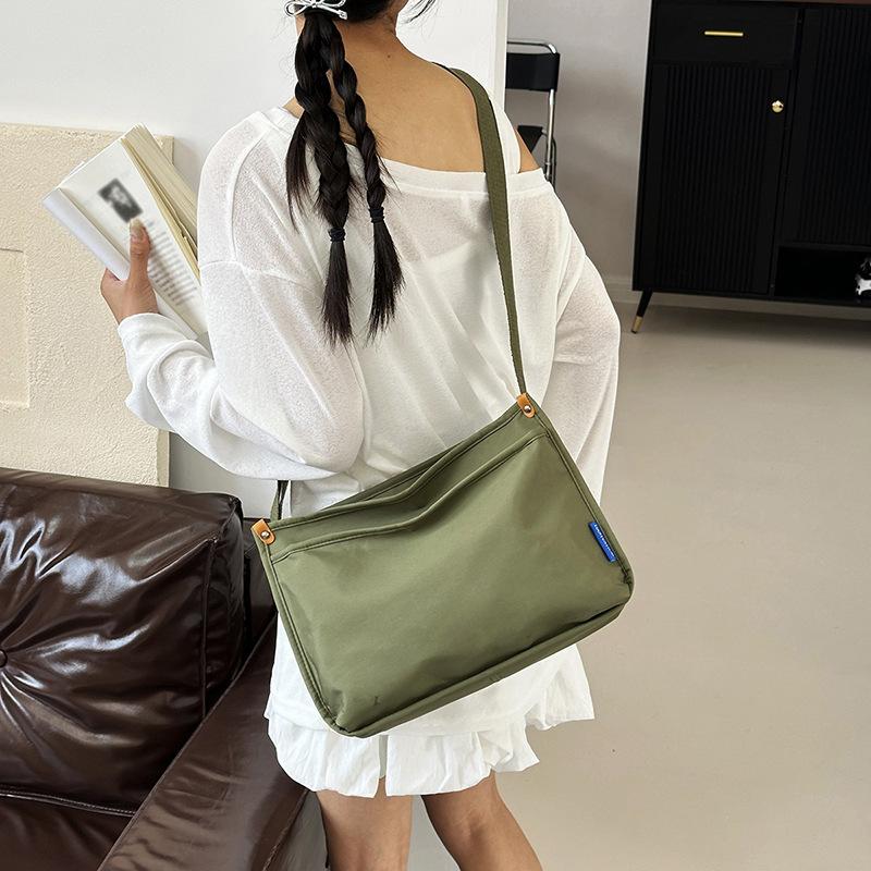 Trend Casual Large-capacity Canvas Bag 2025 New Fashion Versatile Shoulder Bag Simple Niche Temperament Messenger Bag
