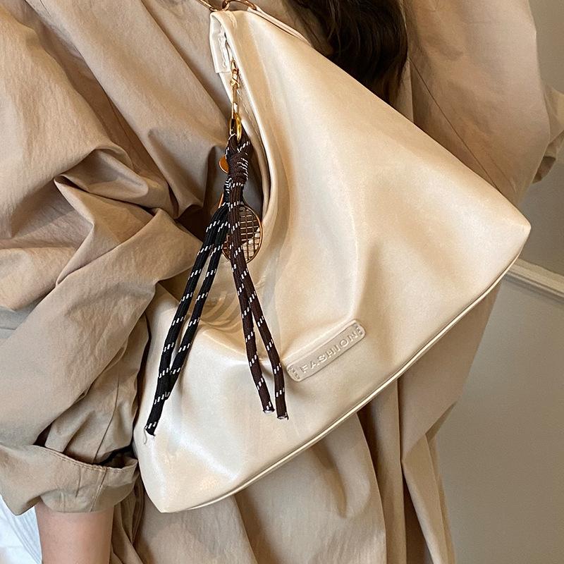 Taška s velkou kapacitou, Módní a stylová crossbody taška, Jednoduchá a elegantní jednoramenná taška